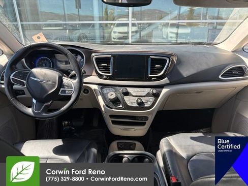 Used 2017 Chrysler Pacifica Touring-L FWD image 14