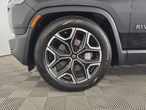 Used 2025 Rivian R1S Adventure AWD/4WD image 9