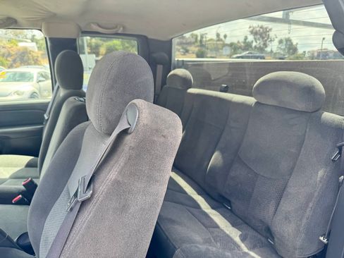 Used 2005 Chevrolet Silverado 2500 LS RWD image 13