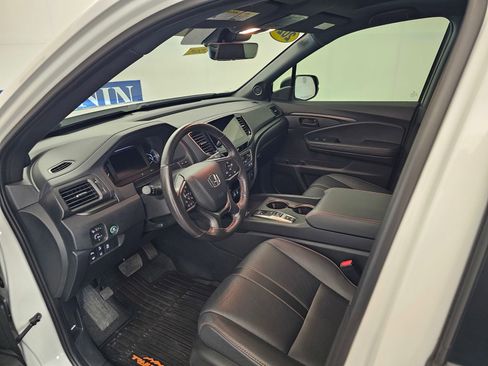 Used 2025 Honda Passport TrailSport image 11