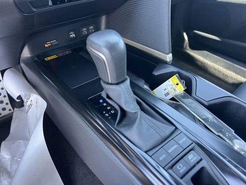 Used 2025 Toyota Camry SE FWD image 26