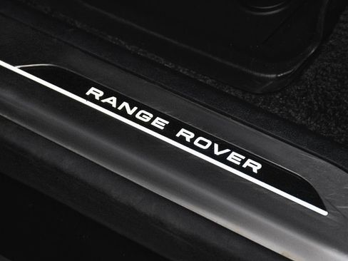 Used 2025 Land Rover Range Rover Long Wheelbase SE AWD/4WD image 13