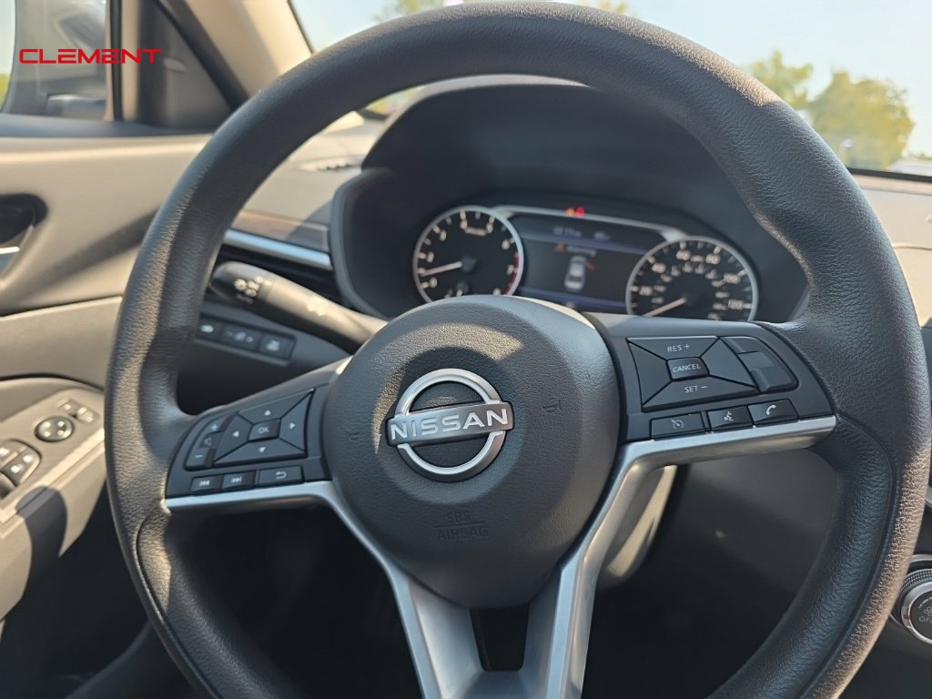Used 2025 Nissan Altima 2.5 SV FWD image 12
