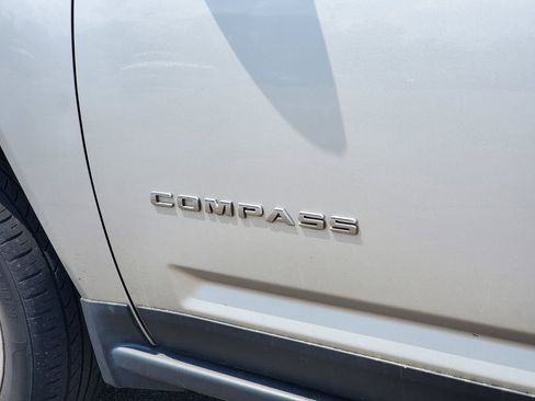 Used 2014 Jeep Compass Latitude w/ Sun/Sound Group AWD/4WD image 9