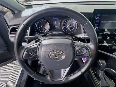 Certified 2022 Toyota Camry SE image 11