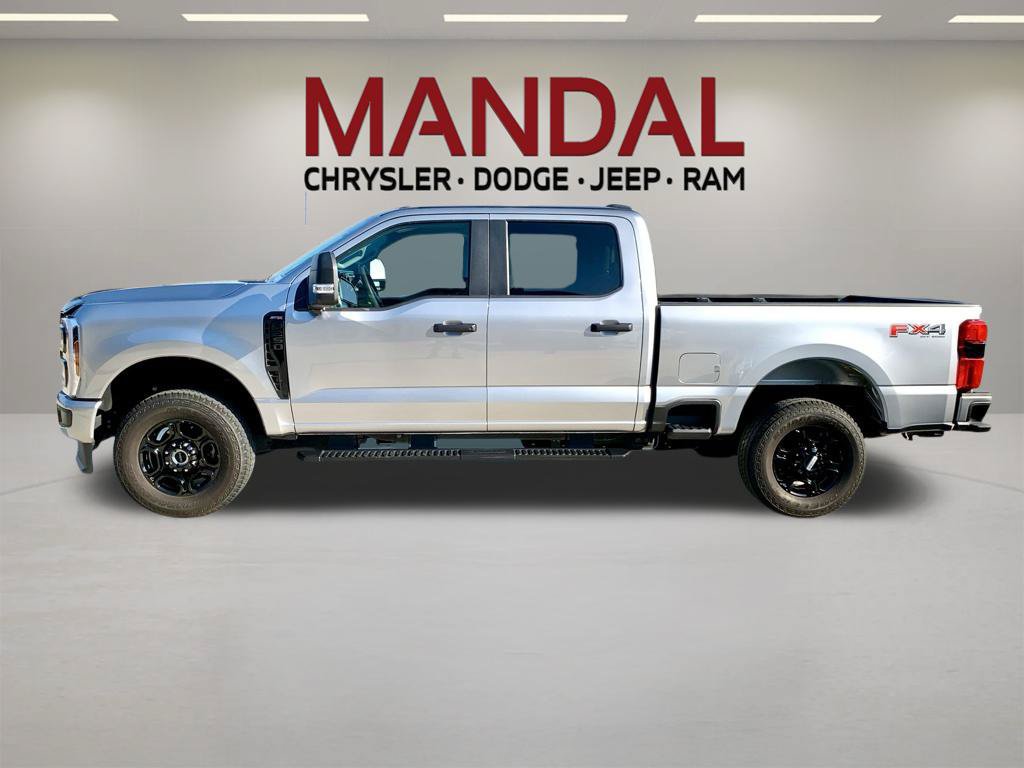 Used 2024 Ford F250 4x4 Crew Cab Super Duty image 9