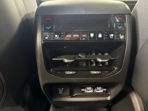 Used 2025 Jeep Grand Cherokee Summit AWD/4WD image 13