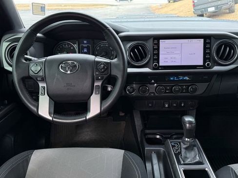 Used 2022 Toyota Tacoma TRD Sport image 13