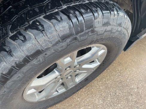 Used 2023 Ford F150 Lariat w/ FX4 Off-Road Package AWD/4WD image 19