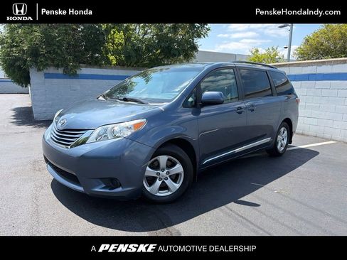Used 2016 Toyota Sienna LE FWD image 1
