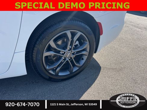 New 2026 Chrysler Pacifica Select image 23