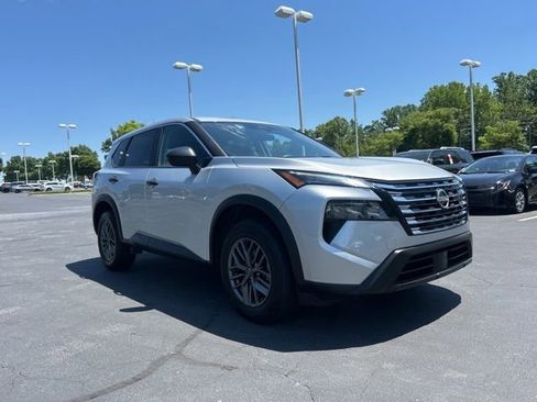 Used 2024 Nissan Rogue S FWD image 4