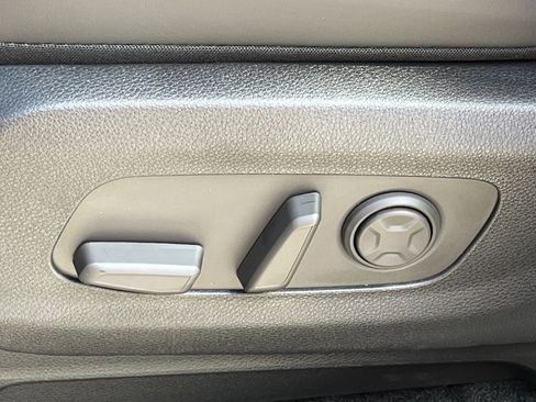 New 2026 Kia Carnival EX FWD image 19