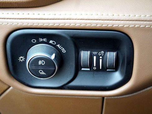 Used 2024 RAM 3500 Limited w/ Towing Technology Group image 23