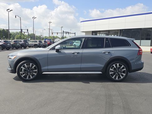 Used 2023 Volvo V60 B5 Cross Country Ultimate AWD/4WD image 4