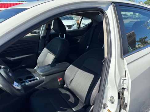 Used 2025 Nissan Altima 2.5 SV FWD image 36