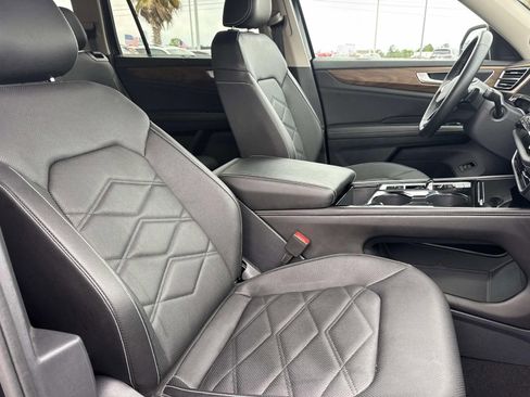 Used 2025 Volkswagen Atlas SE FWD image 12