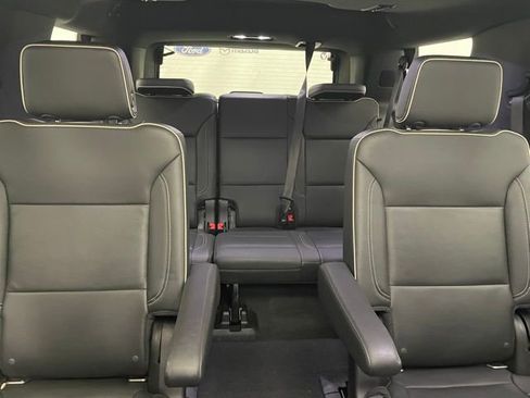 Used 2021 Chevrolet Tahoe Premier w/ Premium Package image 17