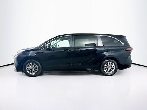Used 2024 Toyota Sienna LE image 4