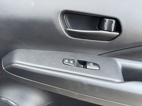 Used 2025 Nissan Kicks Play S image 4