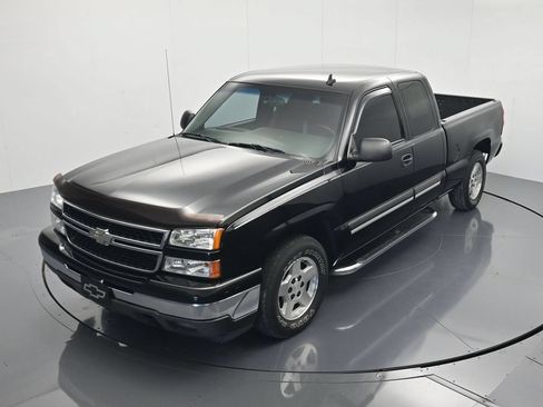 Used 2007 Chevrolet Silverado 1500 LT w/ Extended Cab Value Package RWD image 26