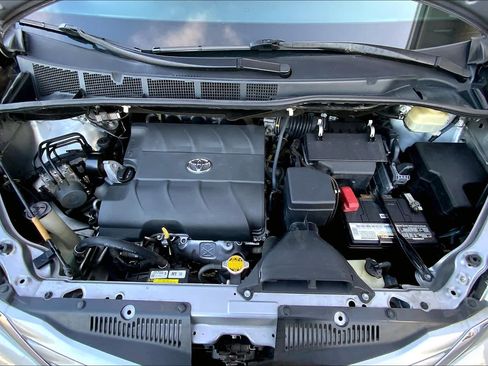 Used 2015 Toyota Sienna LE FWD image 31