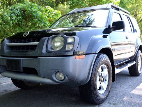 Used 2004 Nissan Xterra XE RWD image 2