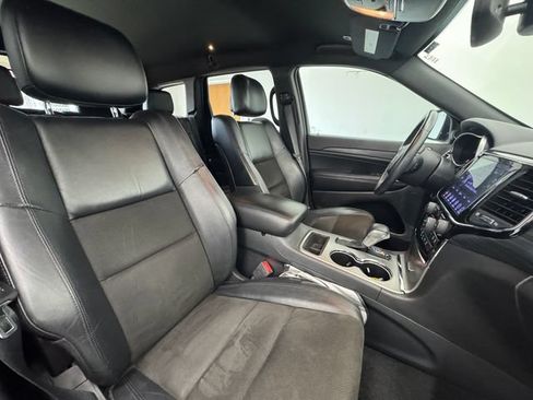 Used 2019 Jeep Grand Cherokee Altitude RWD image 40