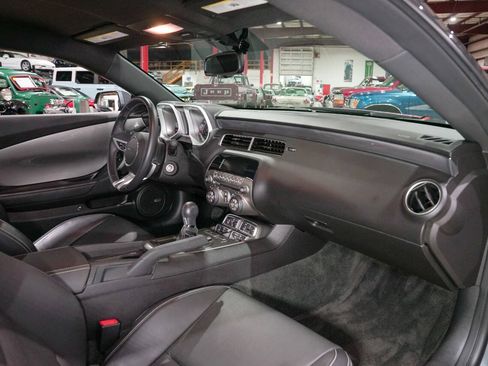 Used 2010 Chevrolet Camaro SS RWD image 39