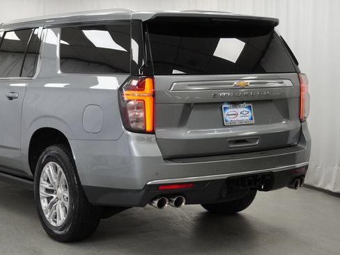 Used 2023 Chevrolet Suburban High Country AWD/4WD image 15