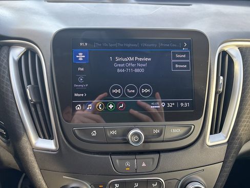 Used 2024 Chevrolet Malibu LT image 24