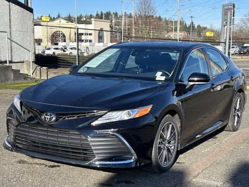 Certified 2023 Toyota Camry XLE image 1
