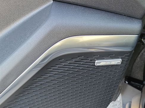 Used 2025 Chevrolet Traverse LT w/ Enhanced Driving Package image 23