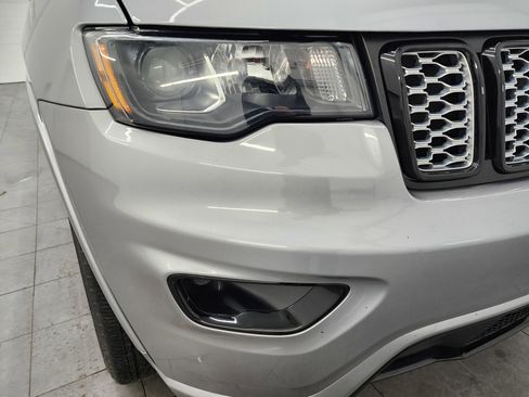 Used 2020 Jeep Grand Cherokee Altitude image 23