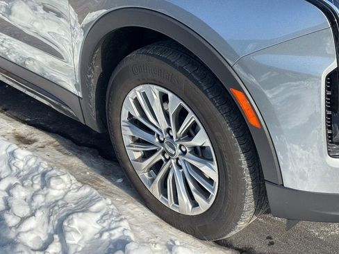 Used 2025 Cadillac XT4 Premium Luxury image 5