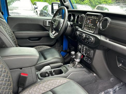 Used 2022 Jeep Wrangler Unlimited Sahara AWD/4WD image 12