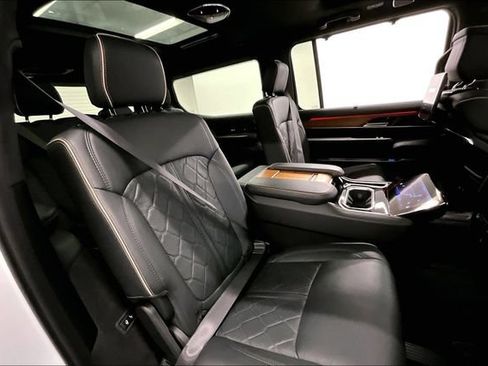 Used 2024 Jeep Grand Wagoneer Series III w/ Rear-Seat Entertainment Group AWD/4WD image 26