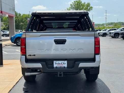 Certified 2025 Toyota Tacoma TRD Off-Road AWD/4WD image 5