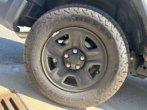 Used 2024 Jeep Wrangler Sport image 18