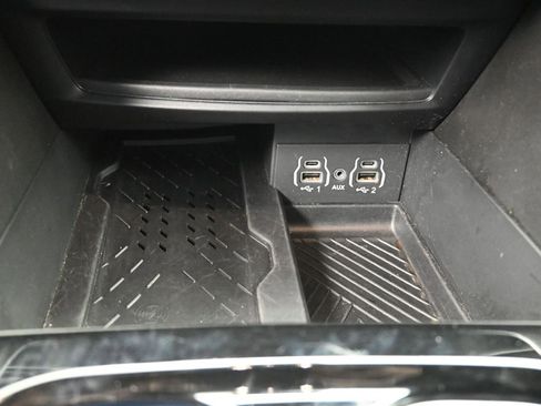 Used 2025 Chrysler Pacifica Limited image 15