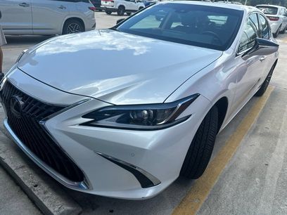 Used 2025 Lexus ES 350 w/ Premium Package