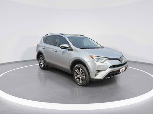 Used 2017 Toyota RAV4 XLE AWD/4WD image 2