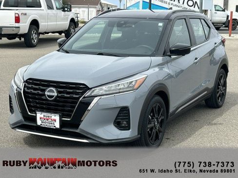 Used 2023 Nissan Kicks SR w/ Interior Electronics Package FWD image 3