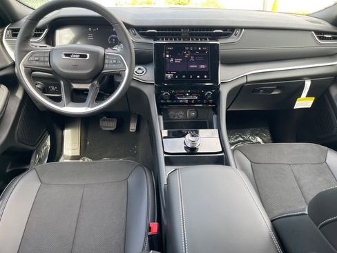 New 2025 Jeep Grand Cherokee L Altitude image 16