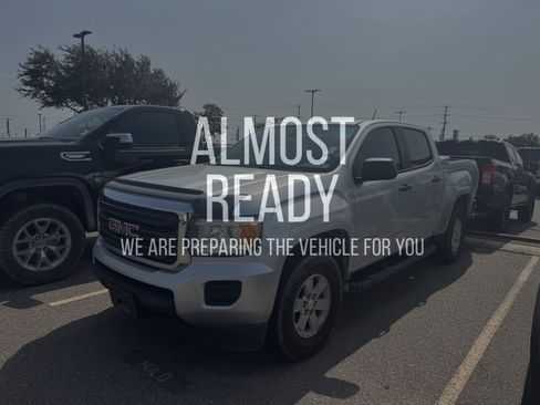 Used 2018 GMC Canyon 2WD Crew Cab w/ Convenience Package image 2