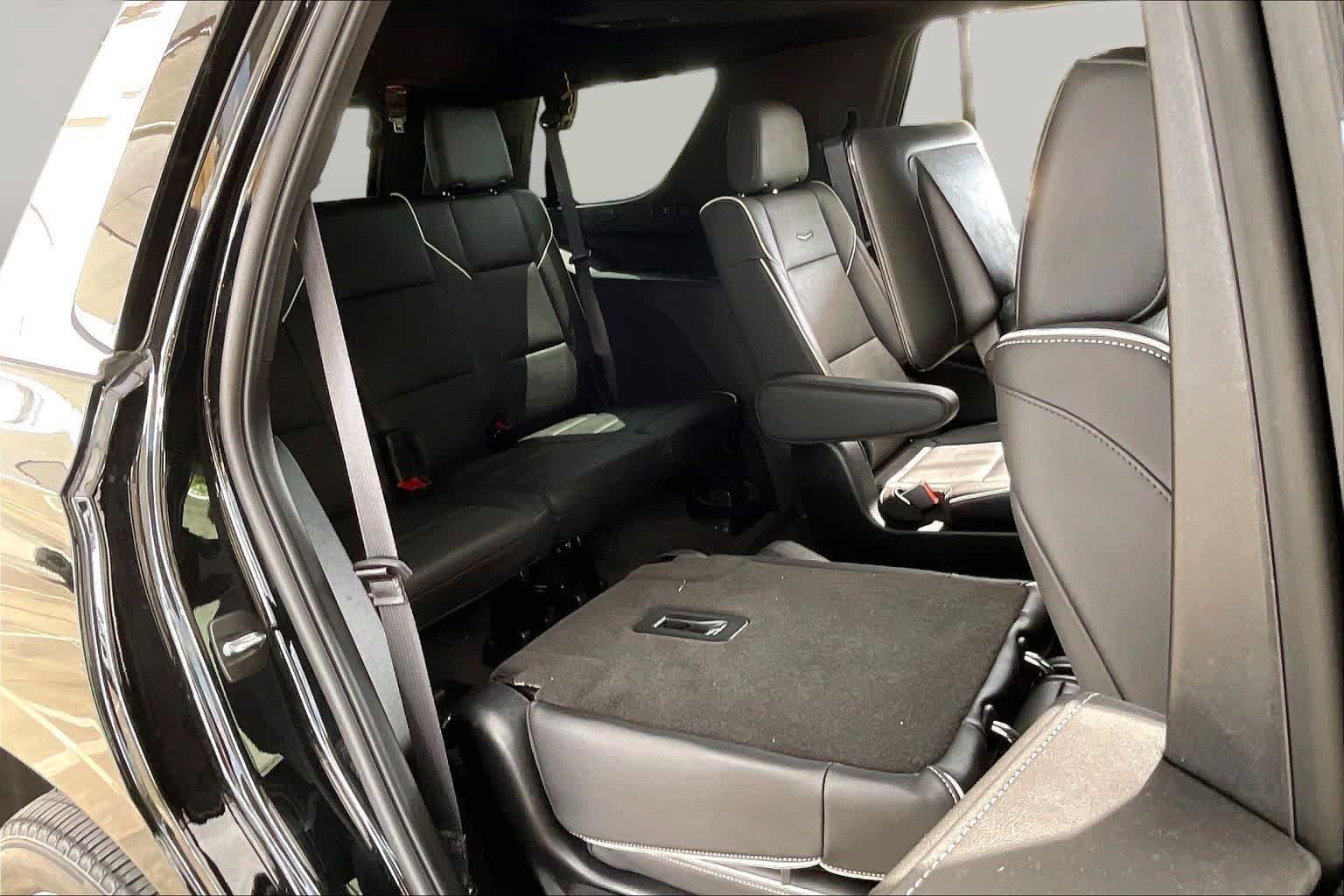 Used 2024 Cadillac Escalade Premium Luxury RWD image 19