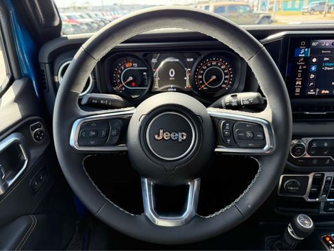 Used 2025 Jeep Wrangler Sahara w/ Safety Group image 19