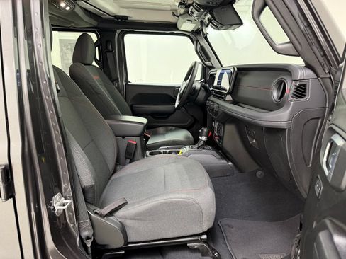 Used 2025 Jeep Wrangler Unlimited Rubicon w/ Convenience Group AWD/4WD image 30