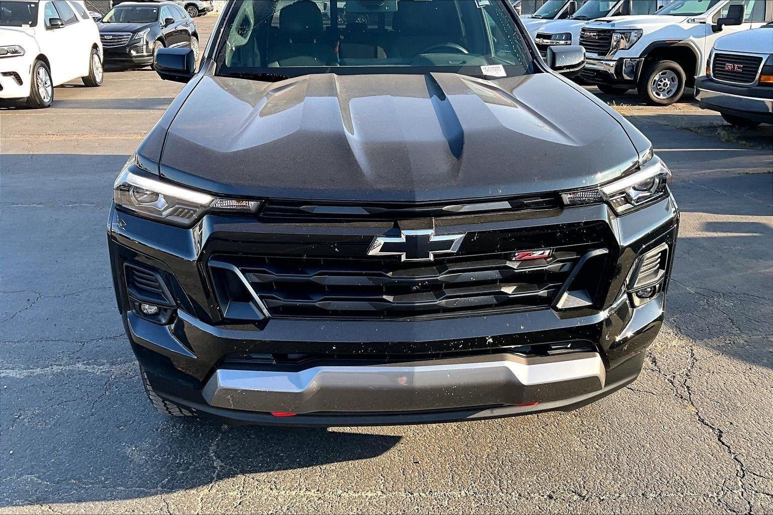 Used 2026 Chevrolet Colorado Z71 w/ Technology Package AWD/4WD image 3
