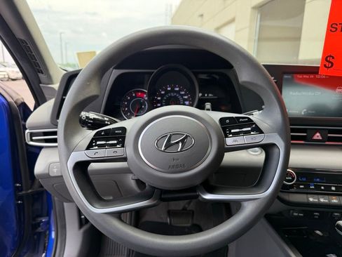 Used 2023 Hyundai Elantra SEL w/ Preferred Accessory Package FWD image 13